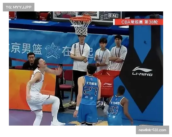 弗格单场三分12投9中砍36分 上海进攻端火力延续